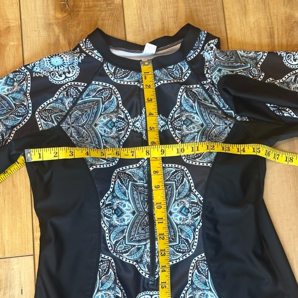 Elegant Black and Blue Geometric Long Sleeve Swimsuit - Picture 5 of 12